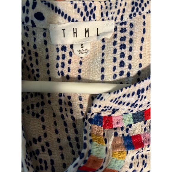THML Anthropolgie Modern Boho Embroidered White/Blue Print Ruffle Cap Slve Top S - Picture 2 of 6